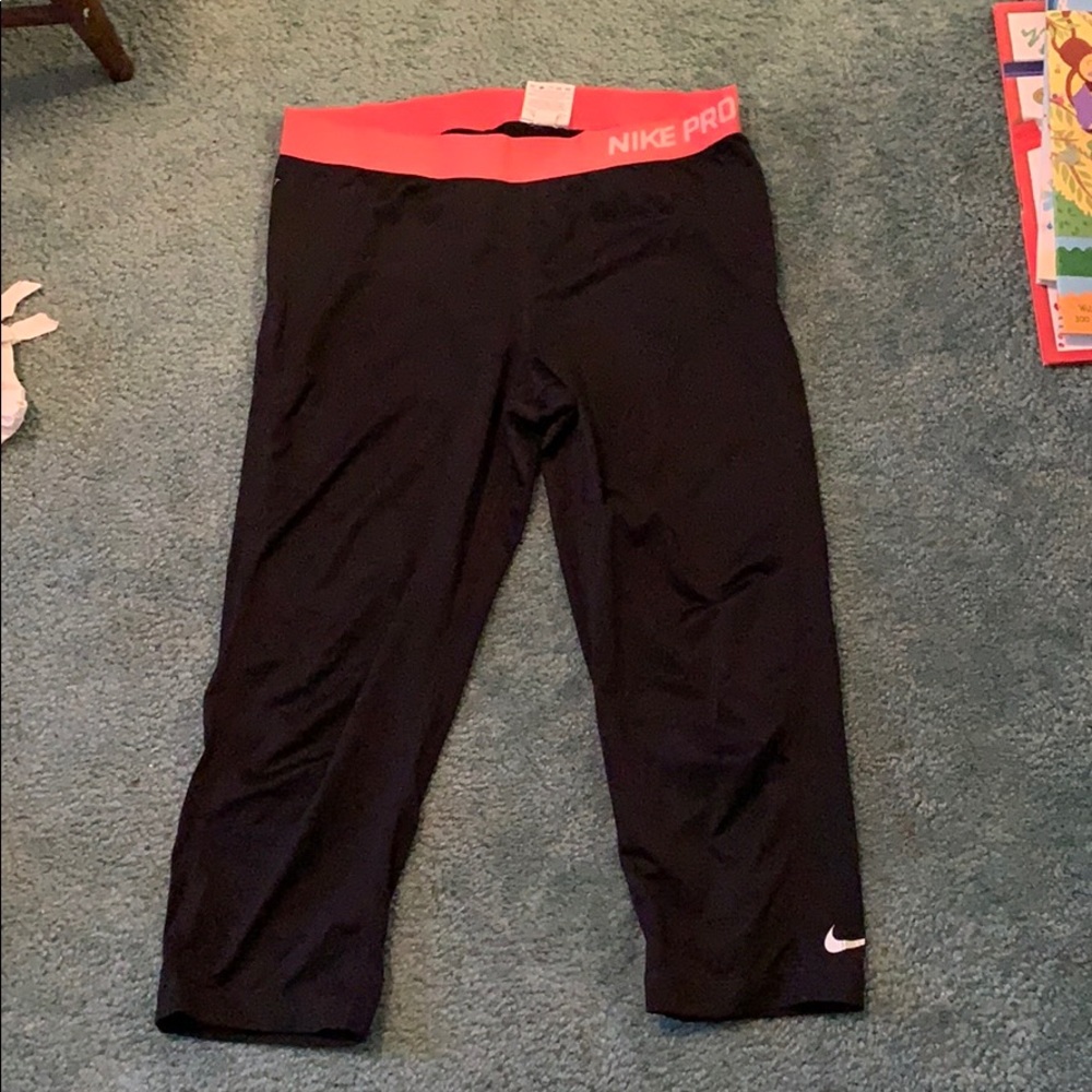 Nike pro cropped pants